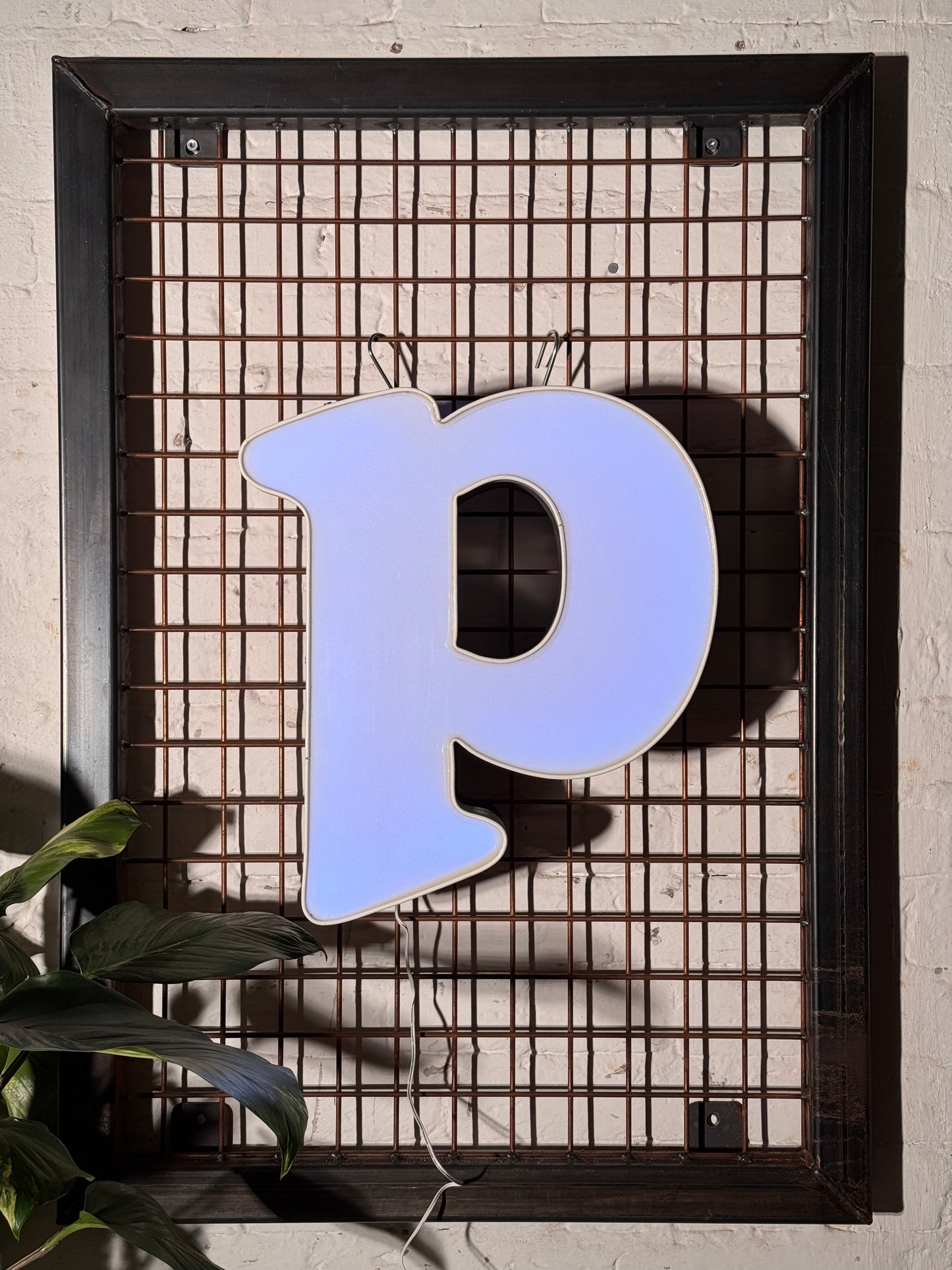 Buchstabe P – Vintage Leuchtbuchstabe aus Metall