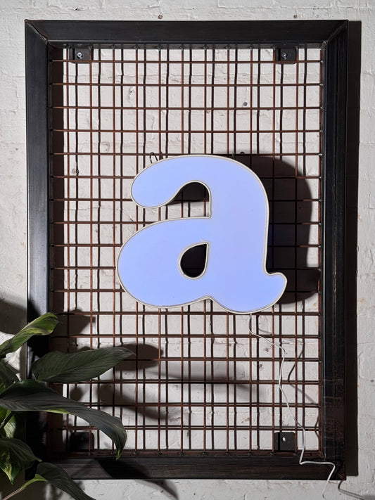 Buchstabe A – Vintage Leuchtbuchstabe aus Metall