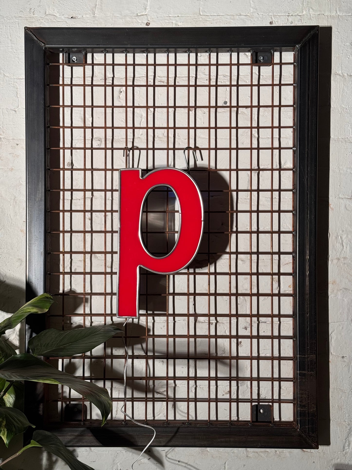 Buchstabe P – Vintage Leuchtbuchstabe aus Metall