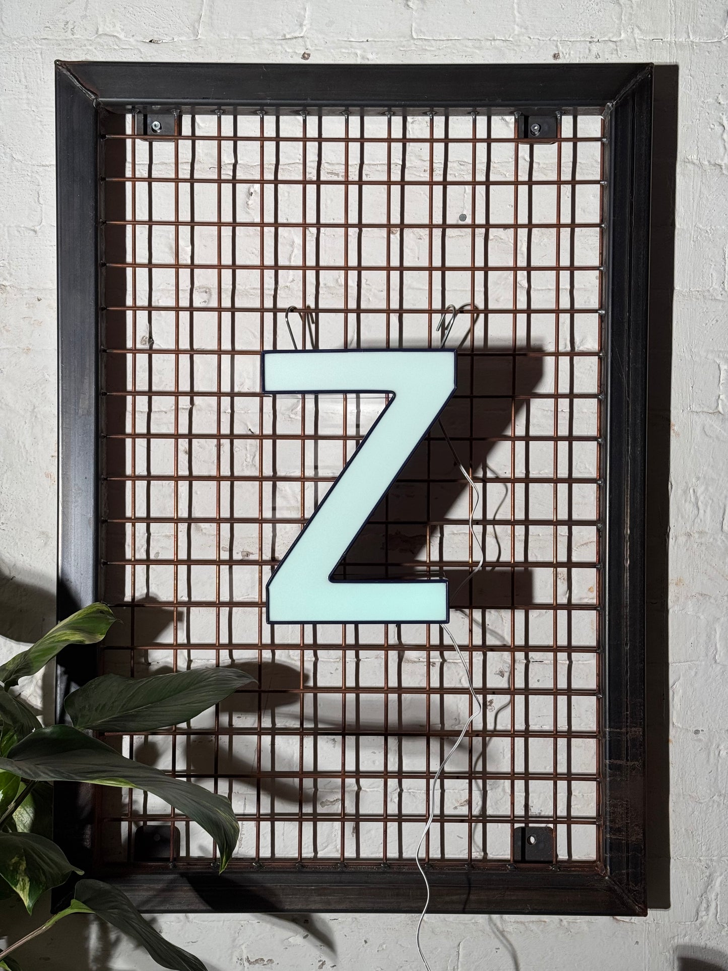 Buchstabe Z – Vintage Leuchtbuchstabe aus Metall