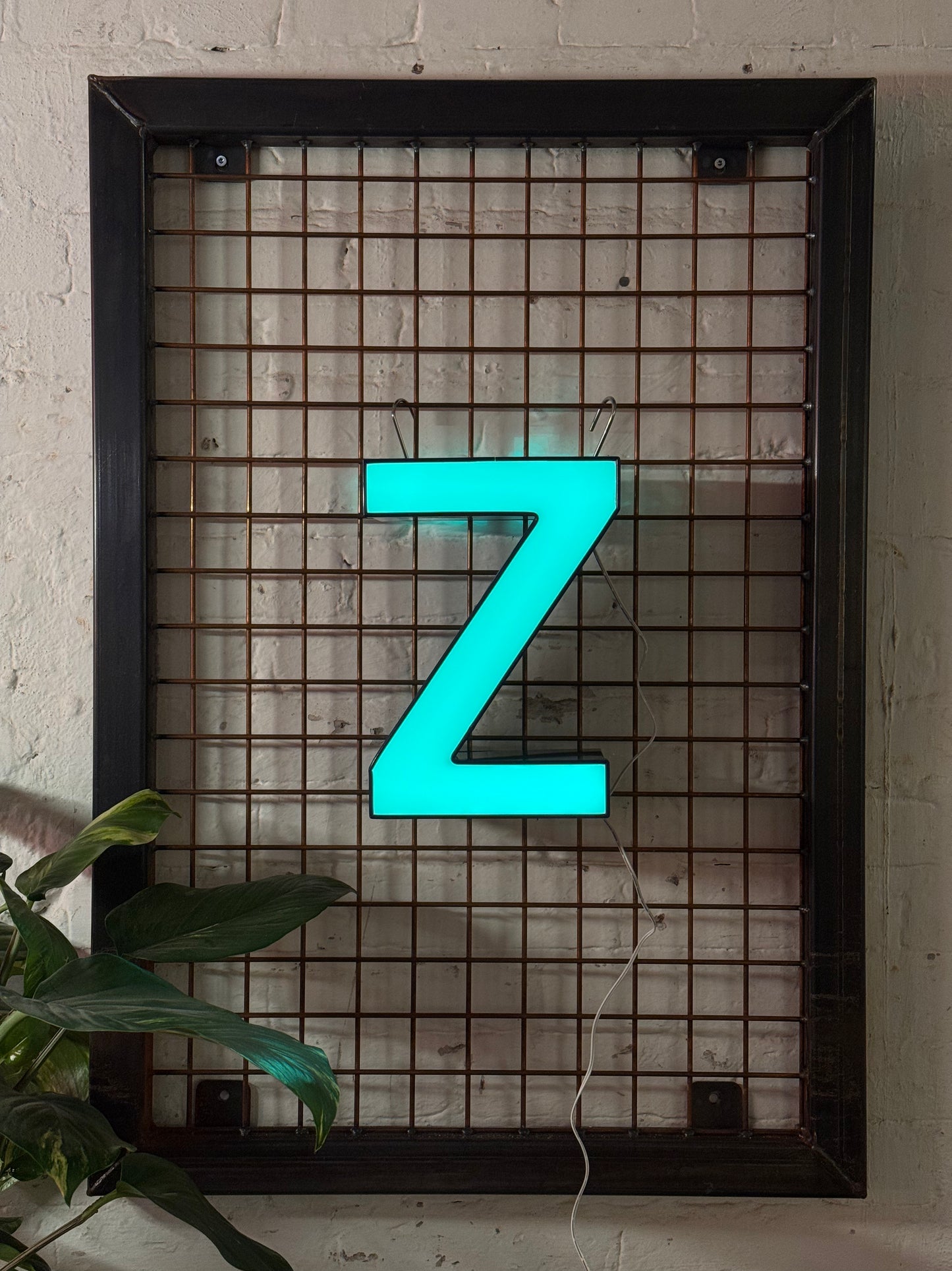 Buchstabe Z – Vintage Leuchtbuchstabe aus Metall