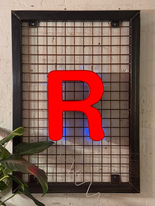 Buchstabe R – Vintage Leuchtbuchstabe aus Metall