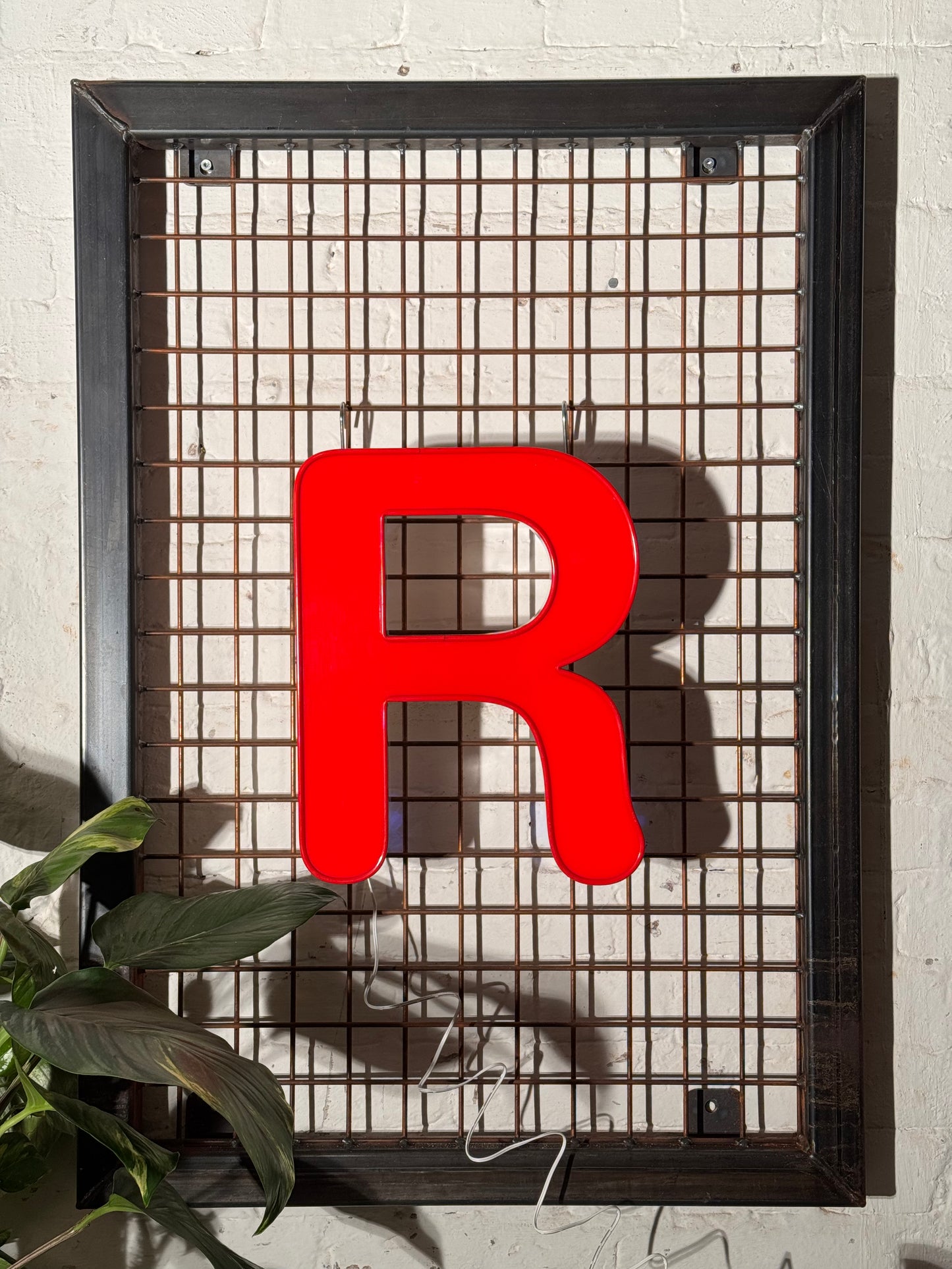 Buchstabe R – Vintage Leuchtbuchstabe aus Metall