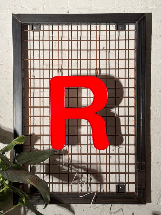 Buchstabe R – Vintage Leuchtbuchstabe aus Metall