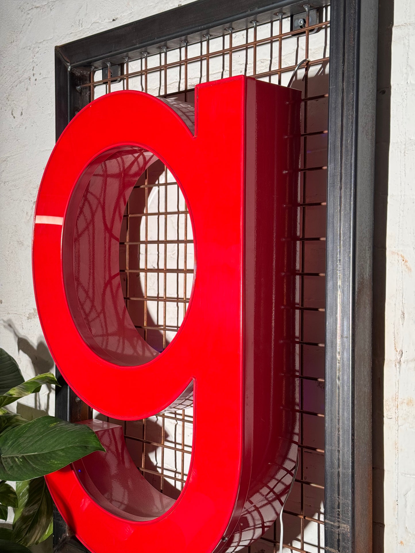 Buchstabe G – Vintage Leuchtbuchstabe aus Metall
