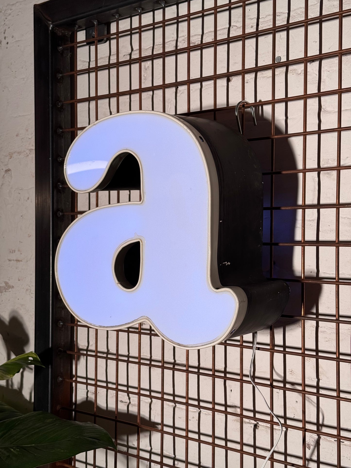 Buchstabe A – Vintage Leuchtbuchstabe aus Metall