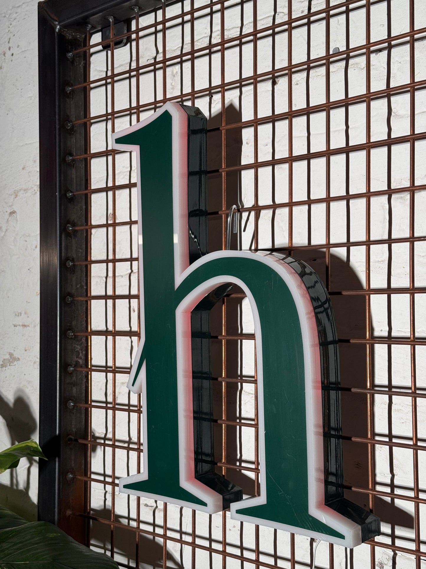 Buchstabe H – Vintage Leuchtbuchstabe aus Metall