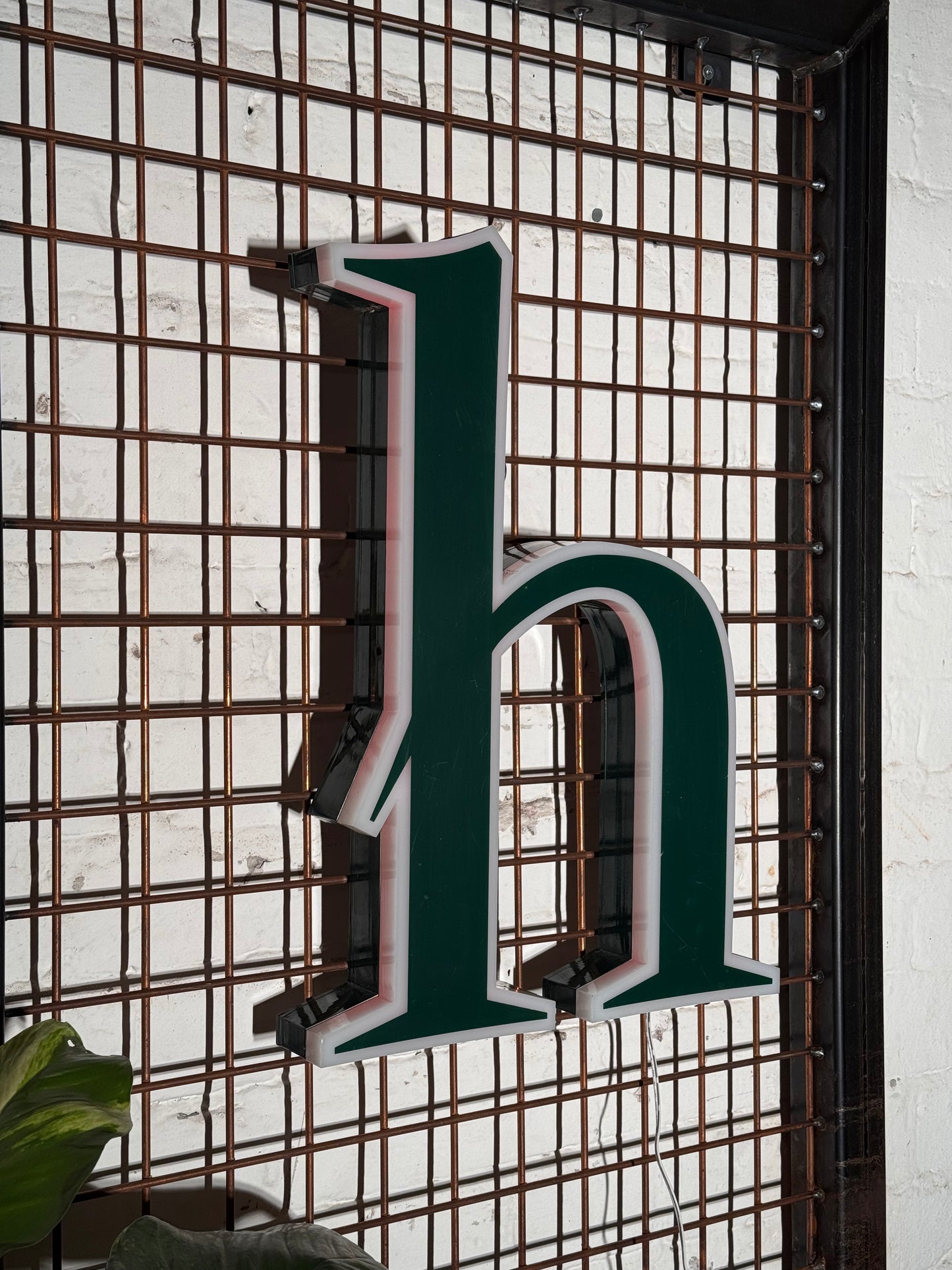 Buchstabe H – Vintage Leuchtbuchstabe aus Metall