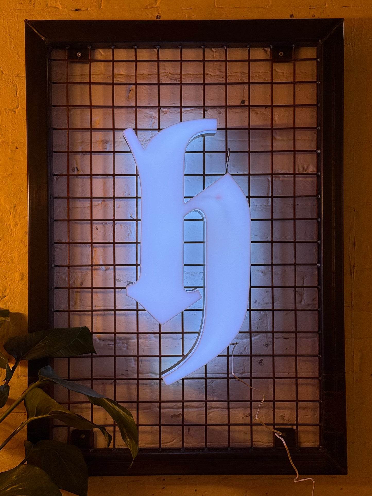 Buchstabe H – Vintage Leuchtbuchstabe aus Metall