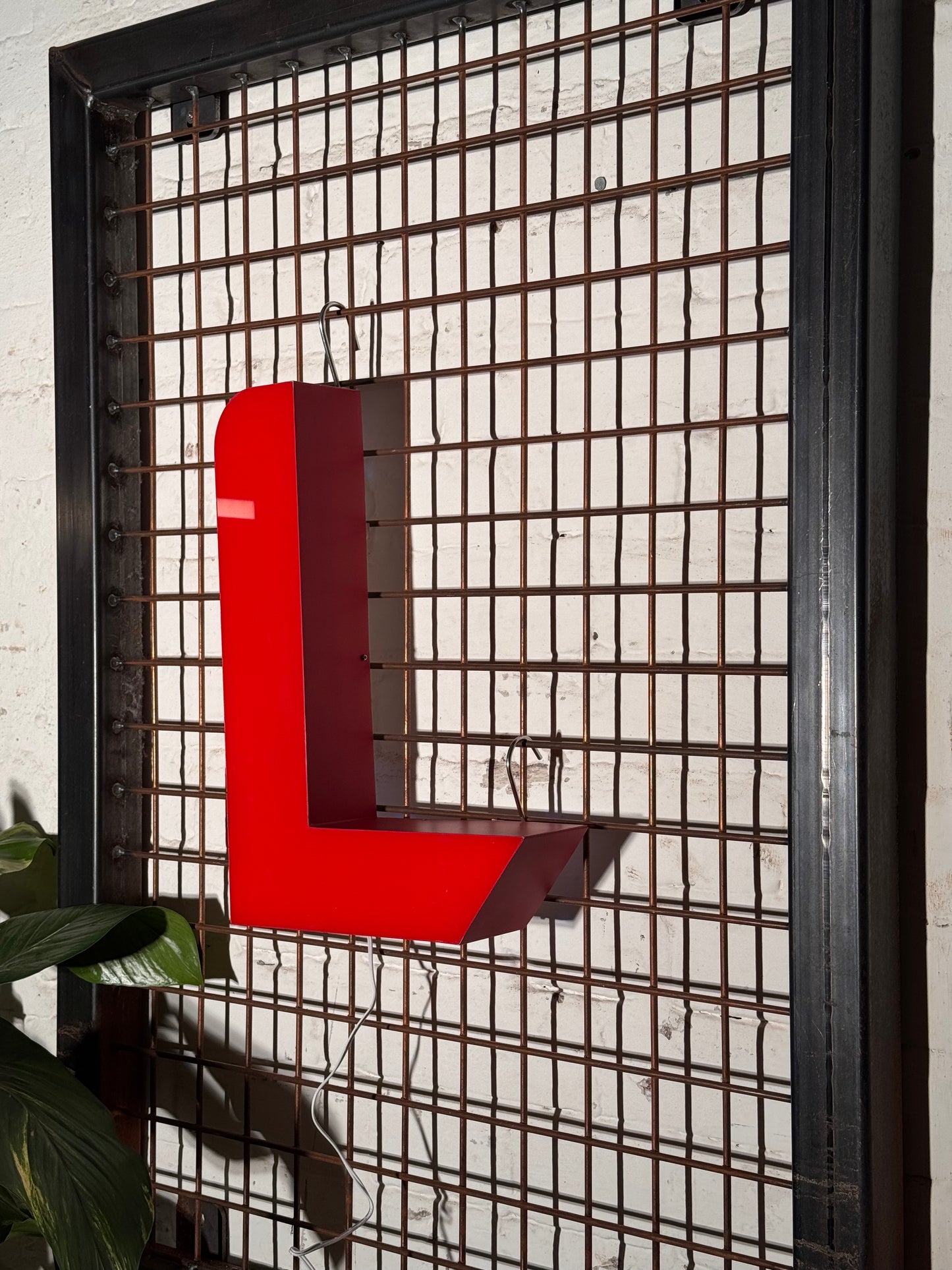 Buchstabe L – Vintage Leuchtbuchstabe aus Metall