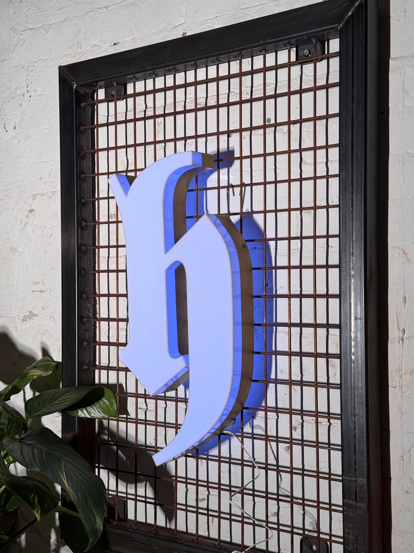 Buchstabe H – Vintage Leuchtbuchstabe aus Metall