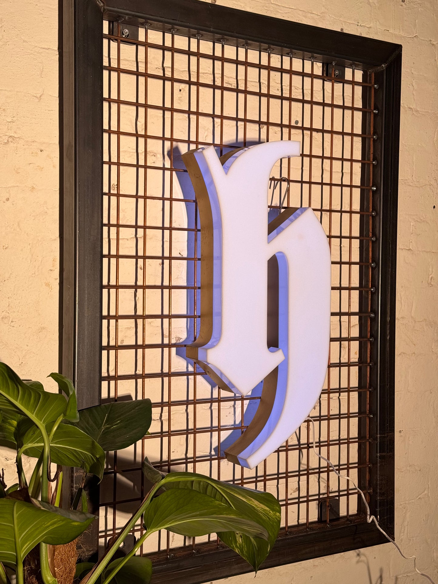 Buchstabe H – Vintage Leuchtbuchstabe aus Metall