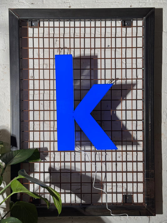 Buchstabe K – Vintage Leuchtbuchstabe aus Metall