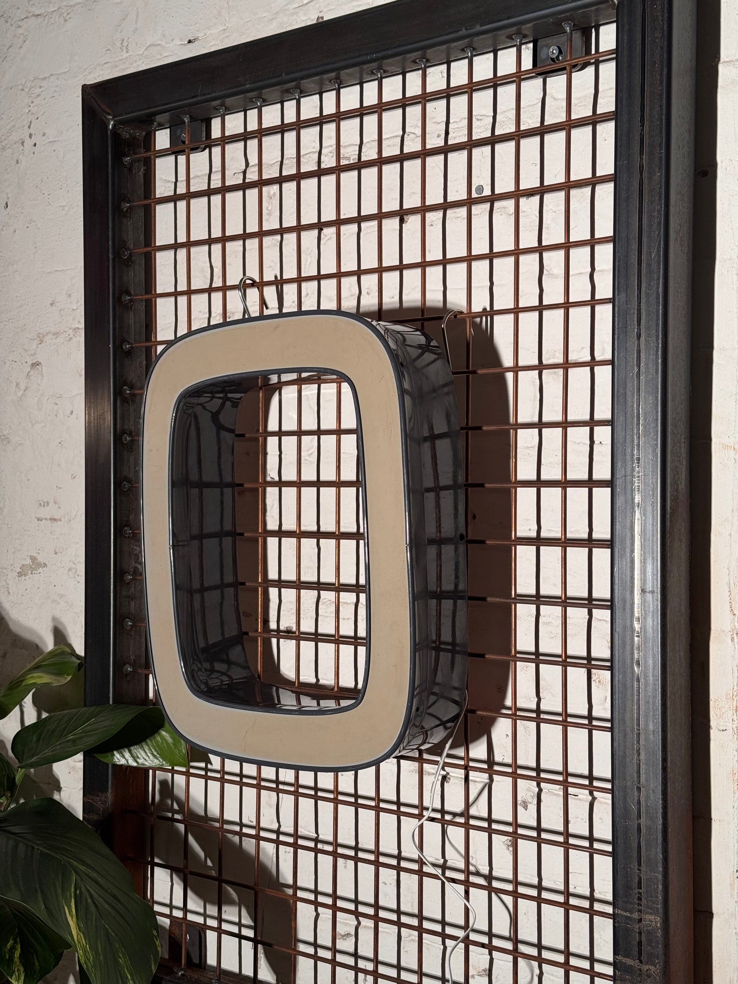 Buchstabe O – Vintage Leuchtbuchstabe aus Metall