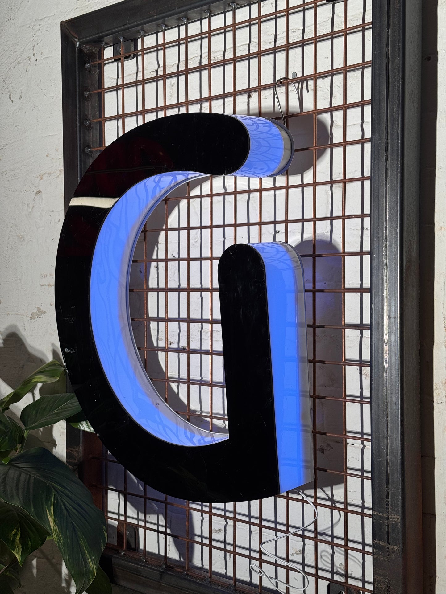 Buchstabe G – Vintage Leuchtbuchstabe aus Metall