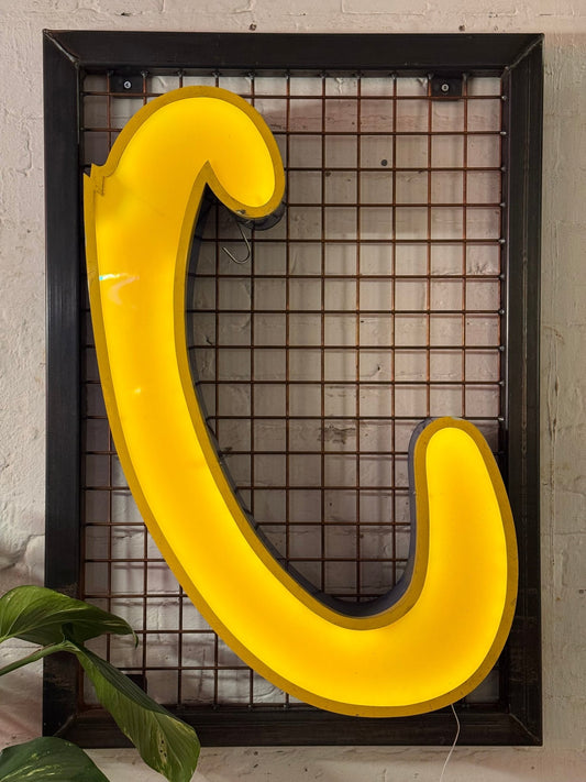 Buchstabe C – Vintage Leuchtbuchstabe aus Metall - goodoldletters
