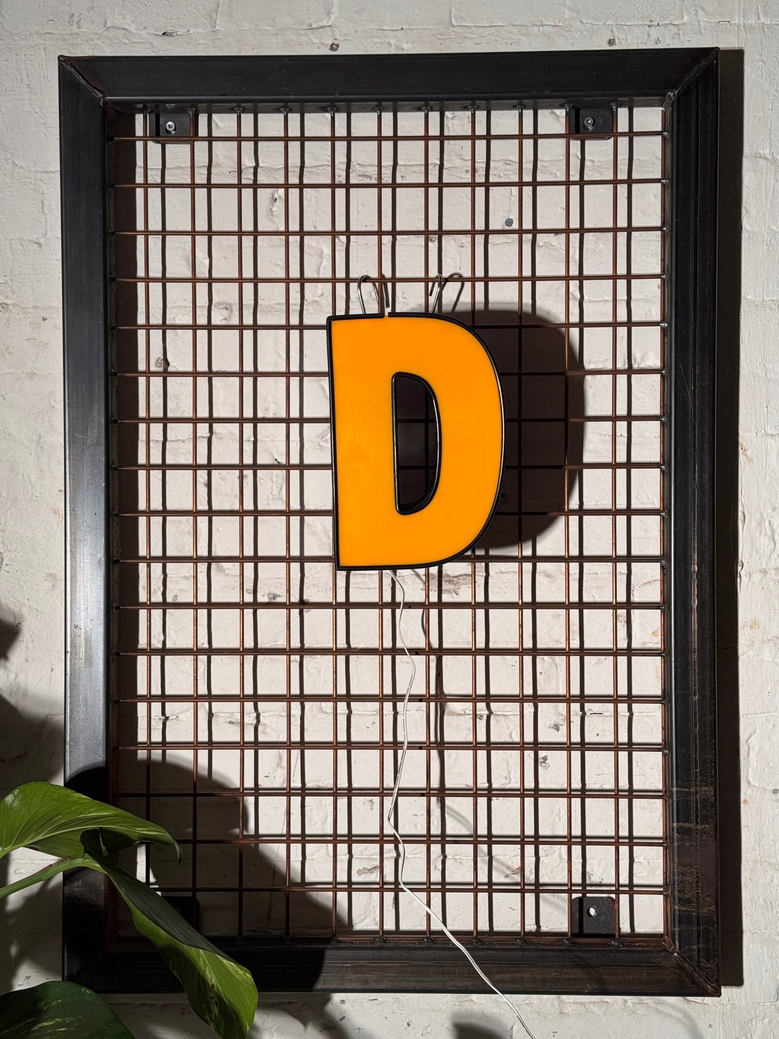 Buchstabe D – Vintage Leuchtbuchstabe aus Metall - goodoldletters