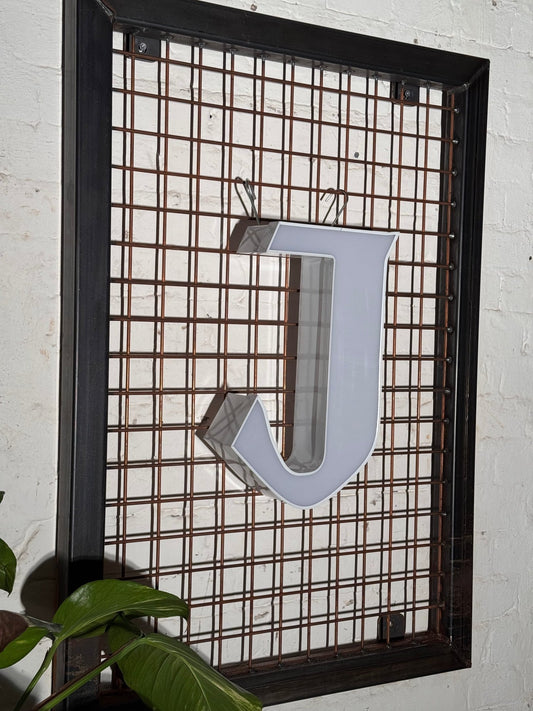Buchstabe J – Vintage Leuchtbuchstabe aus Metall - goodoldletters