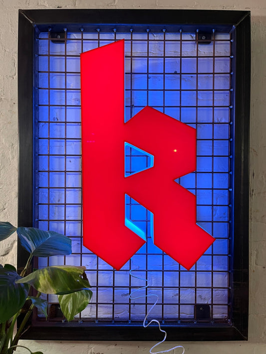 Buchstabe K – Vintage Leuchtbuchstabe aus Metall - goodoldletters