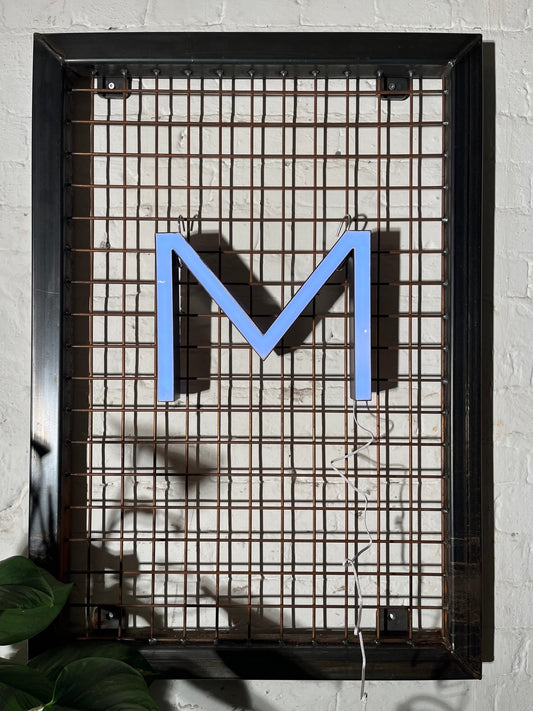 Buchstabe M – Vintage Leuchtbuchstabe aus Metall - goodoldletters