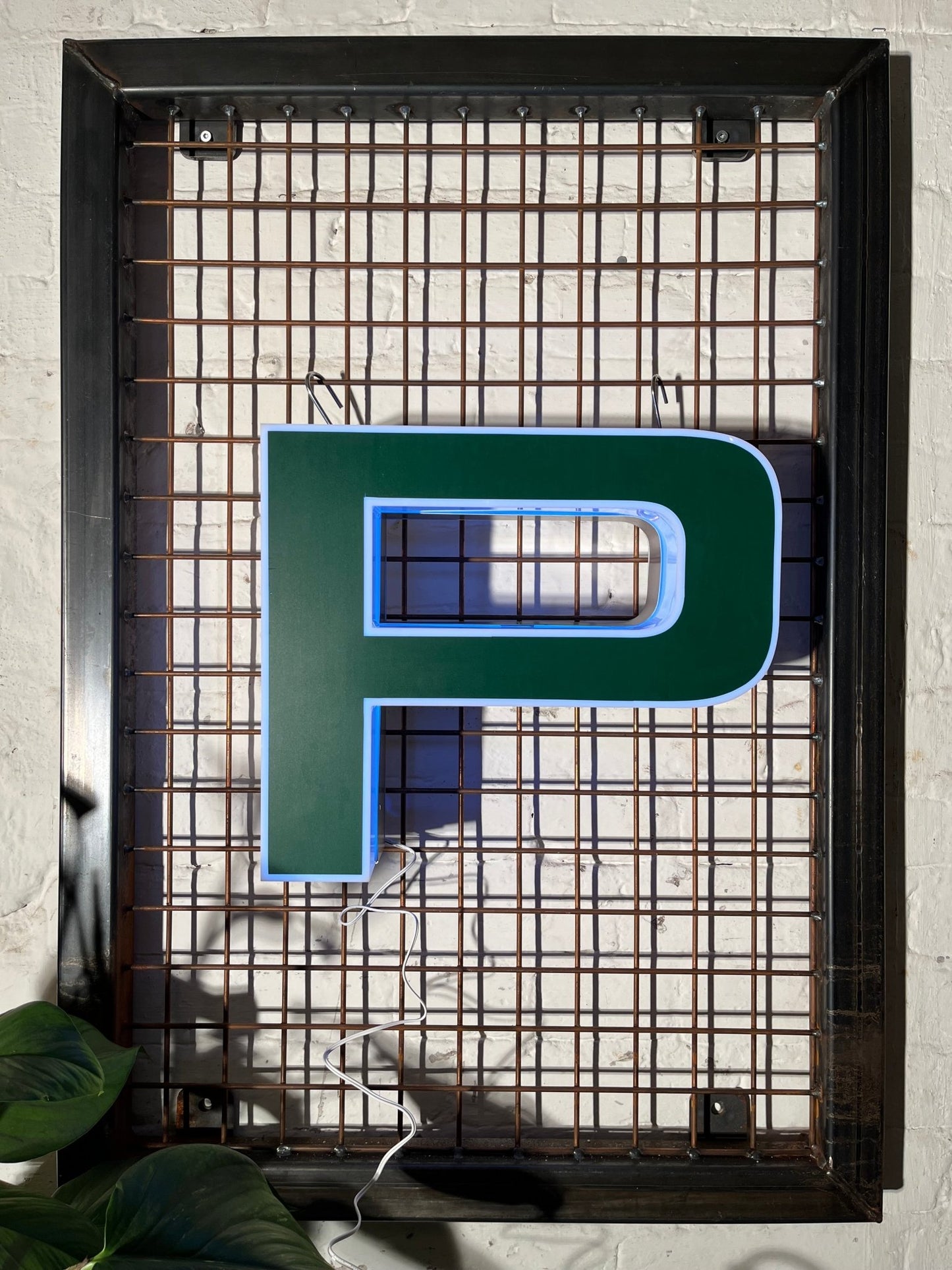 Buchstabe P – Vintage Leuchtbuchstabe aus Metall - goodoldletters