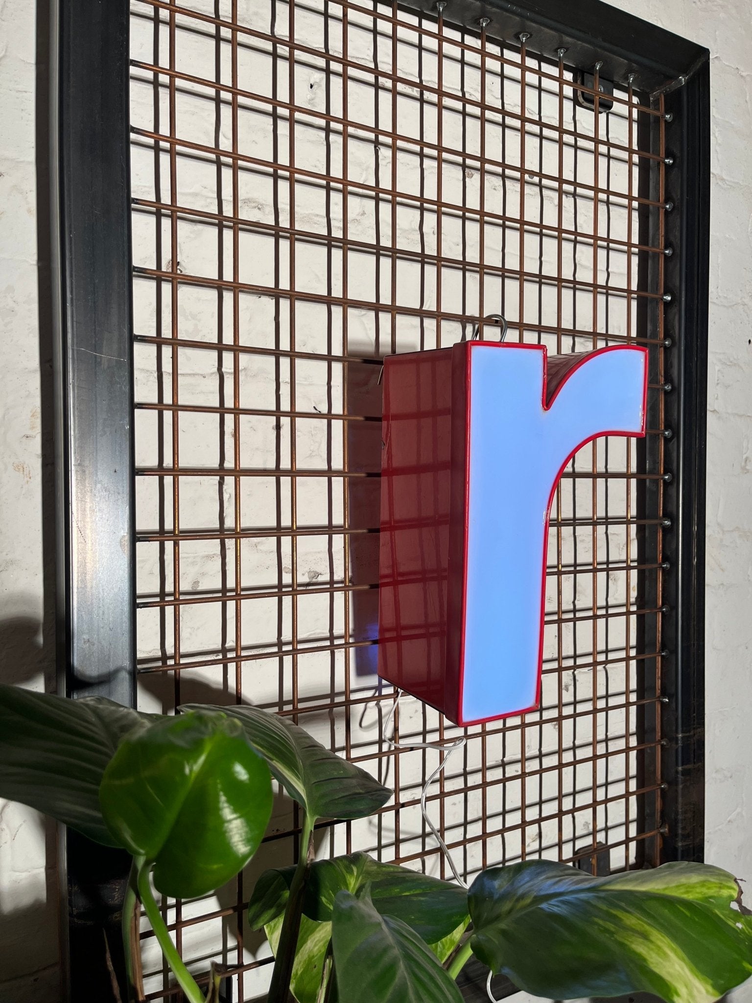 Buchstabe R – Vintage Leuchtbuchstabe aus Metall - goodoldletters