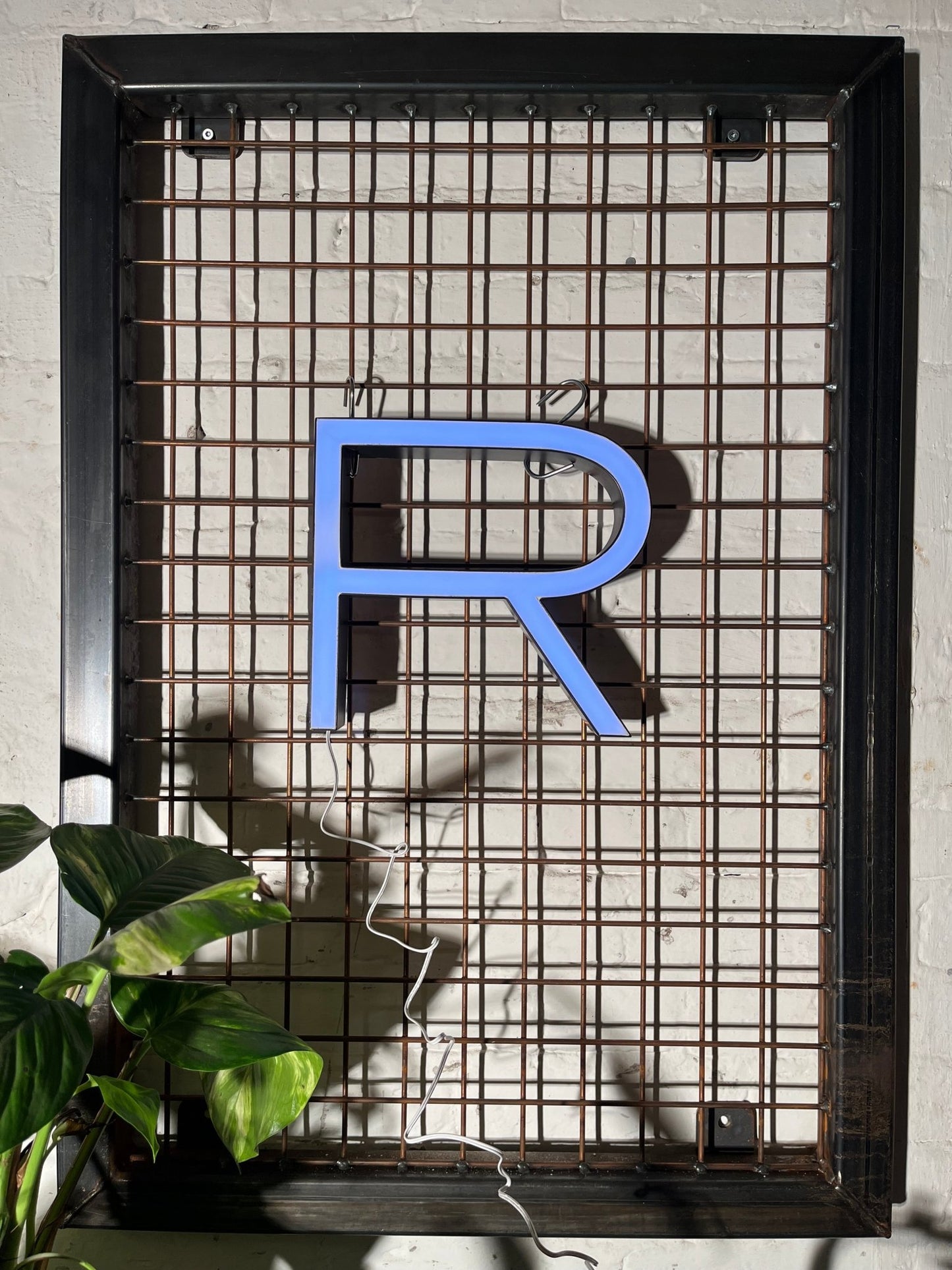 Buchstabe R – Vintage Leuchtbuchstabe aus Metall - goodoldletters