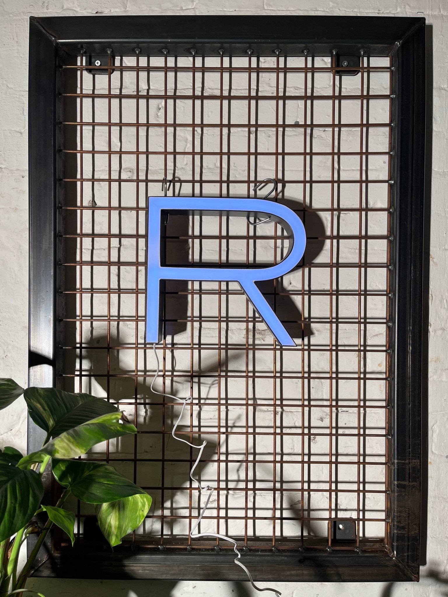 Buchstabe R – Vintage Leuchtbuchstabe aus Metall - goodoldletters