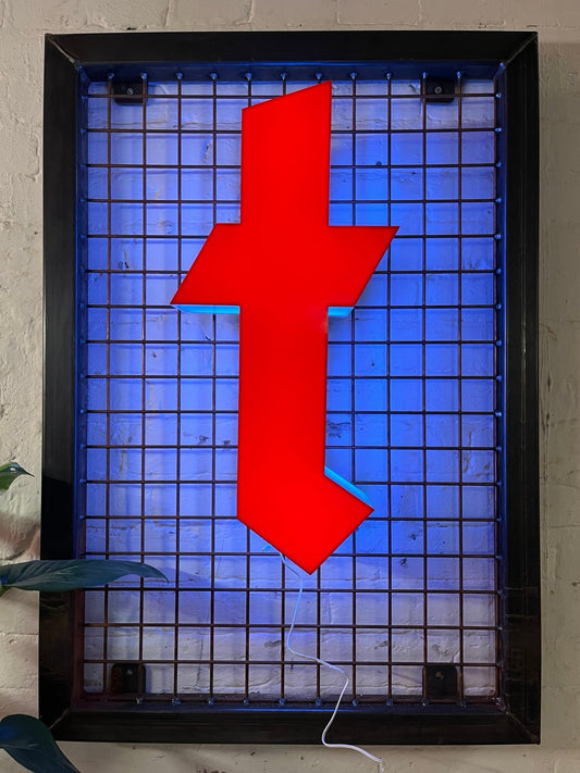 Buchstabe T – Vintage Leuchtbuchstabe aus Metall - goodoldletters