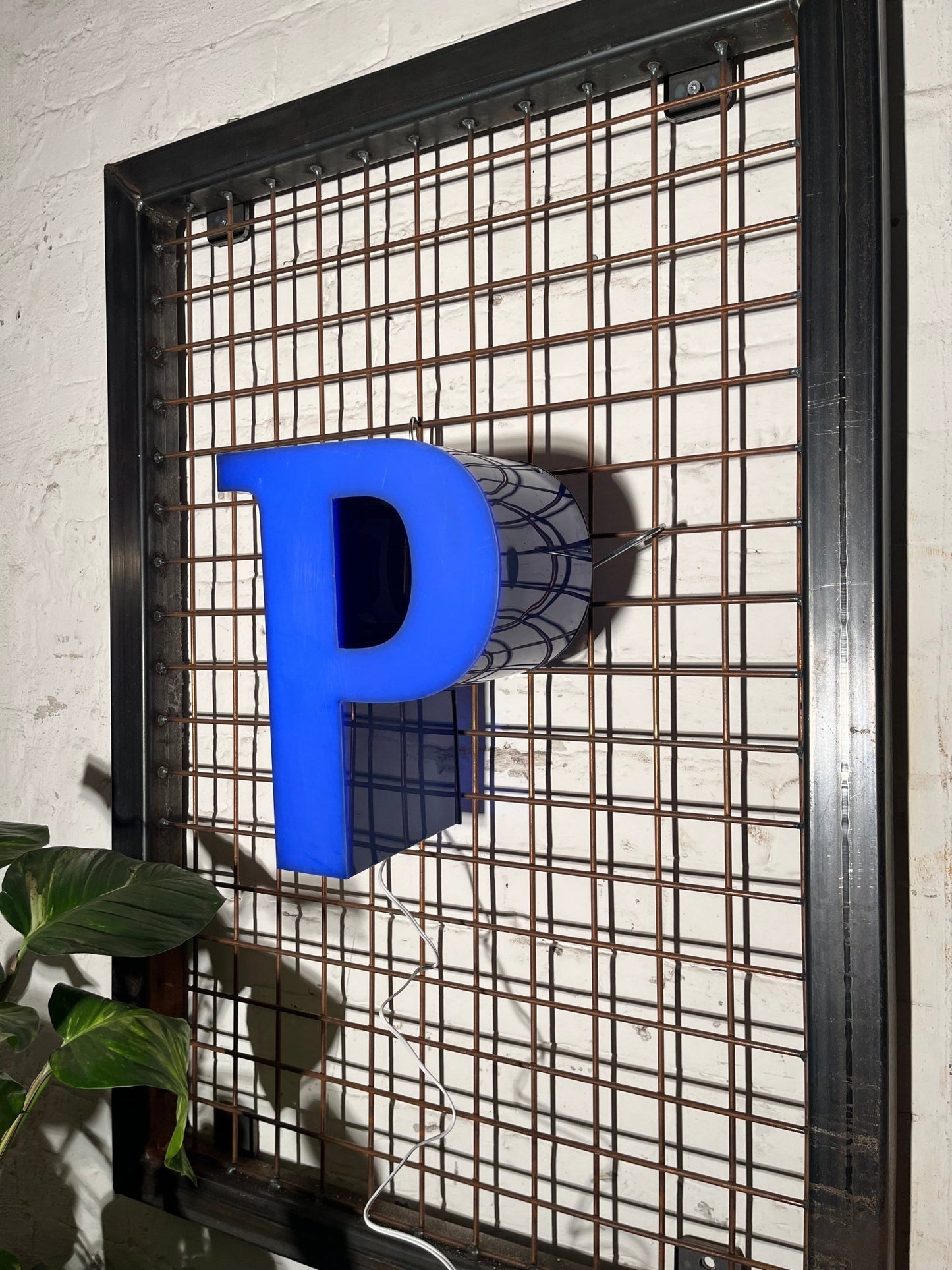 Buchstabe – Vintage Leuchtbuchstabe aus Metall - goodoldletters