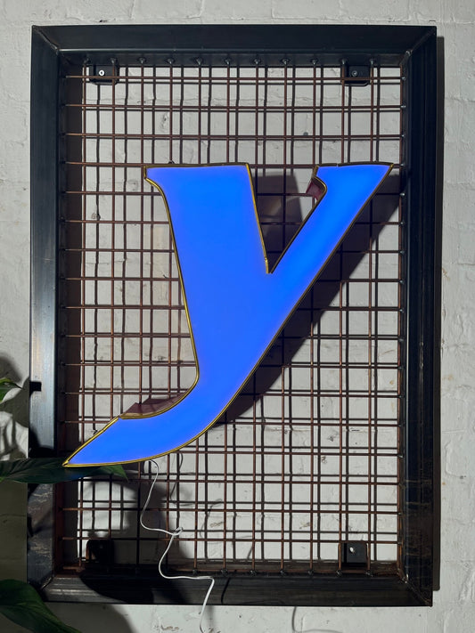 Buchstabe Y – Vintage Leuchtbuchstabe aus Metall - goodoldletters