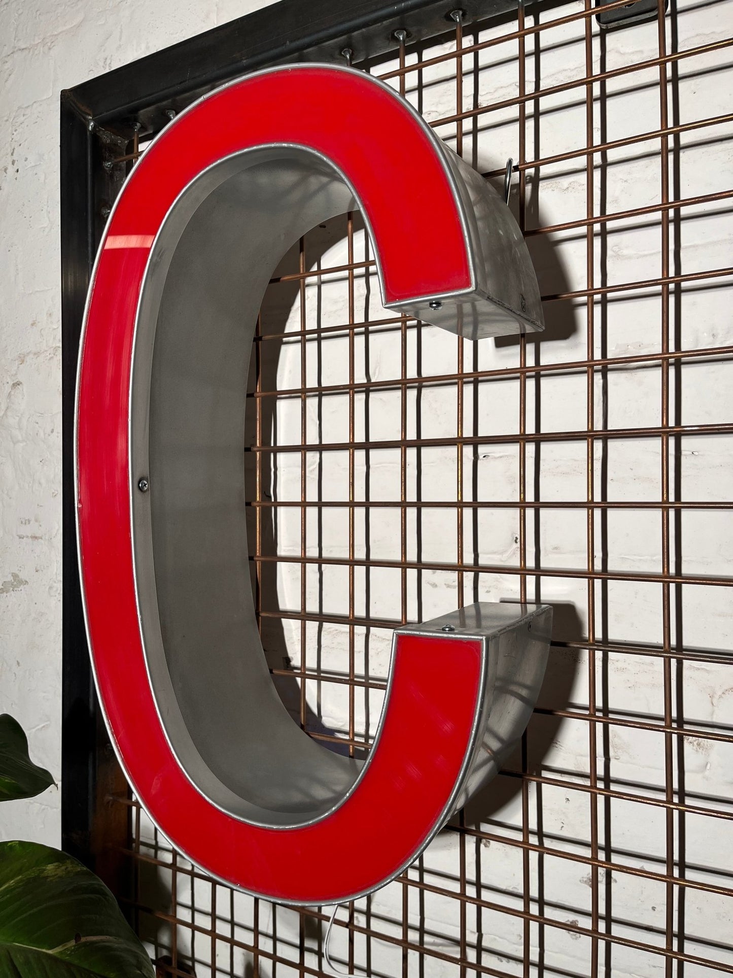 Vintage Leuchtbuchstabe C – Original aus alter Leuchtreklame - goodoldletters