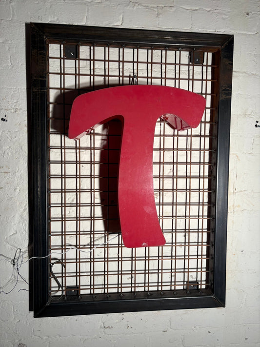 Vintage Leuchtbuchstabe T – Original aus alter Leuchtreklame - goodoldletters