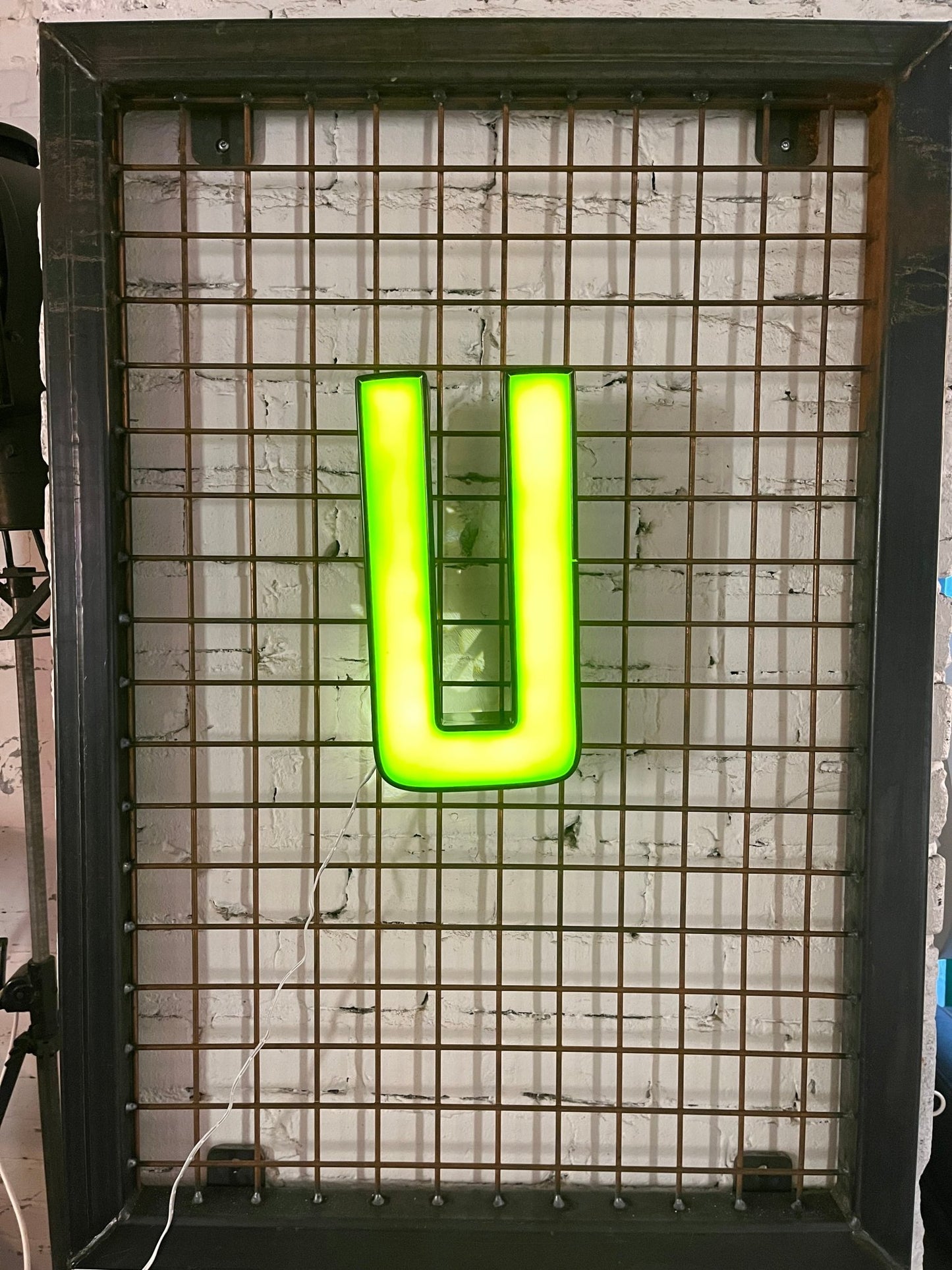 Vintage Leuchtbuchstabe U – Original aus alter Leuchtreklame - goodoldletters