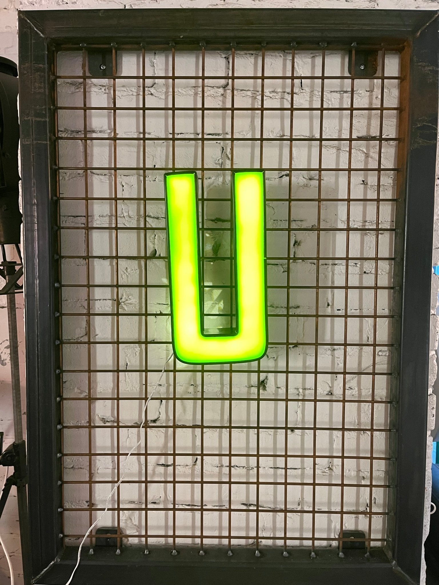 Vintage Leuchtbuchstabe U – Original aus alter Leuchtreklame - goodoldletters