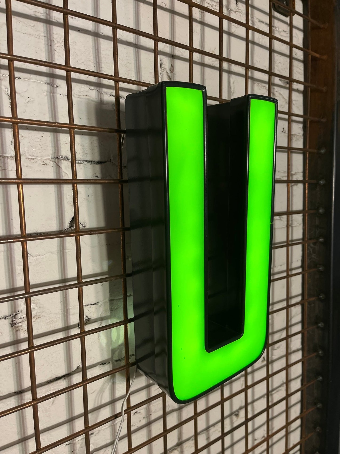 Vintage Leuchtbuchstabe U – Original aus alter Leuchtreklame - goodoldletters