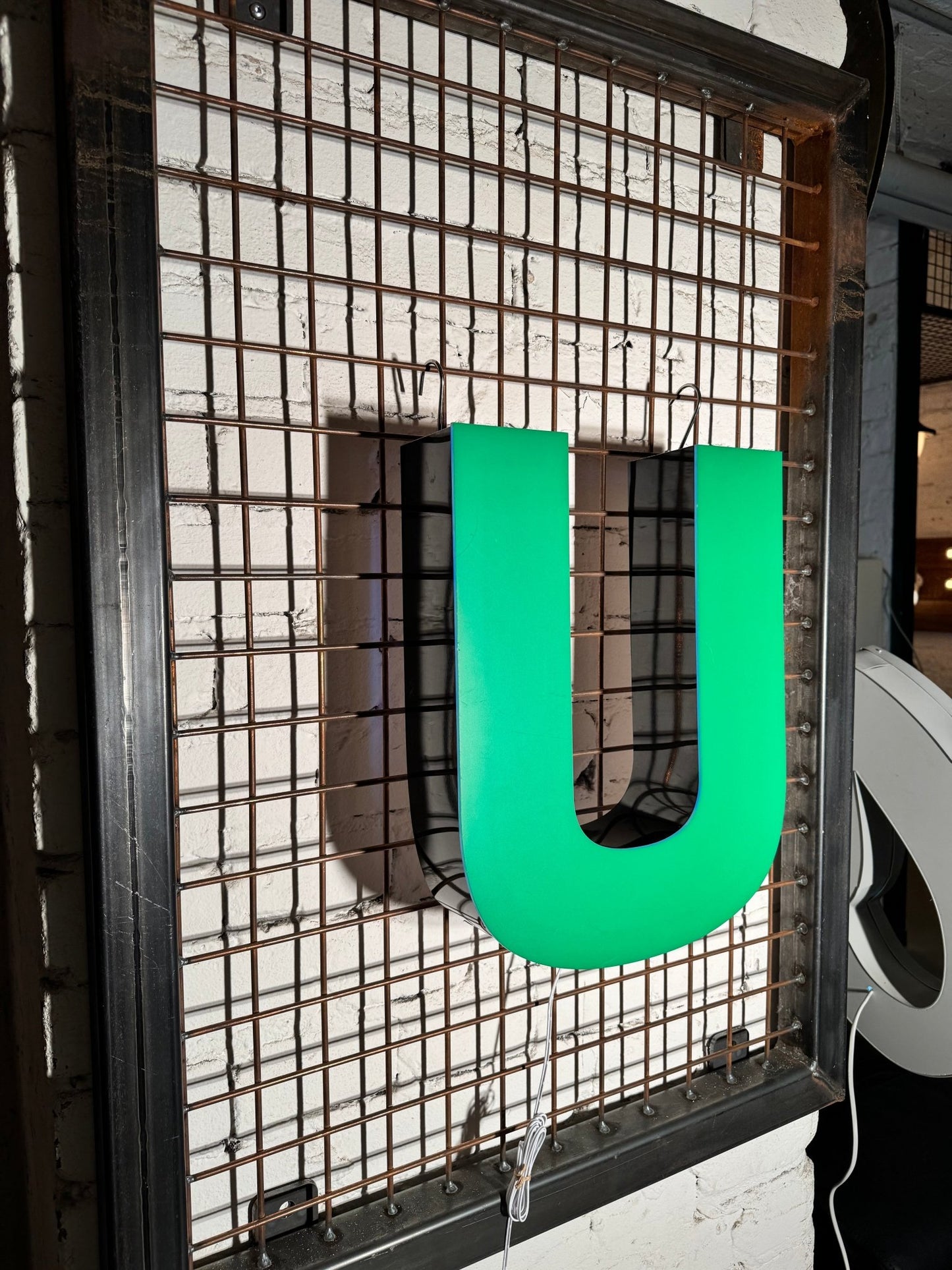 Vintage Leuchtbuchstabe U – Original aus alter Leuchtreklame - goodoldletters