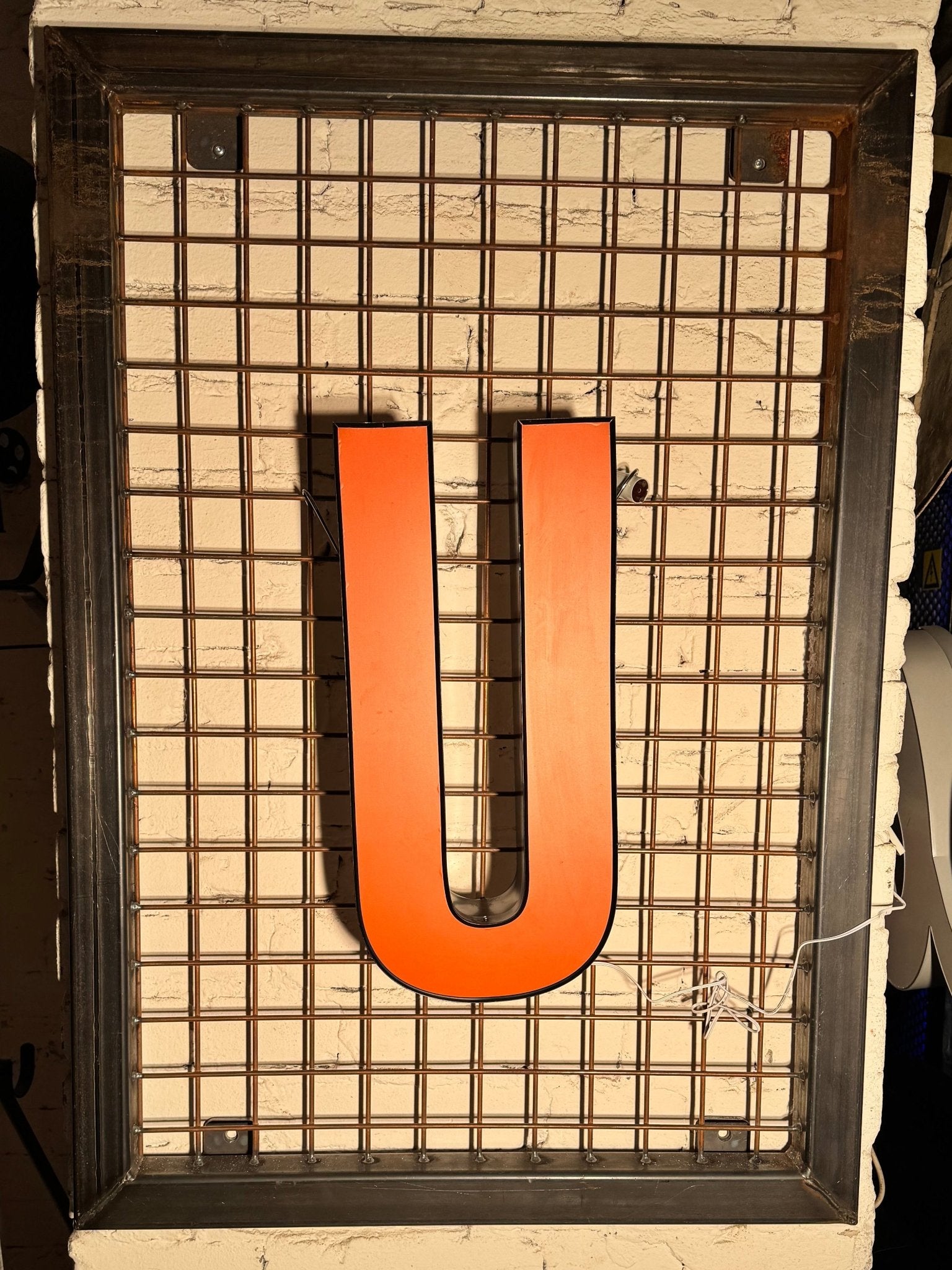 Vintage Leuchtbuchstabe U – Original aus alter Leuchtreklame - goodoldletters